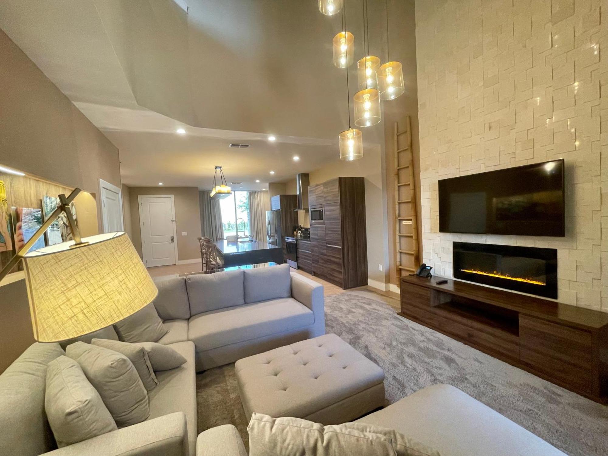 Luxury Home In Orlando With Private Hot Tub - 7 Min From Disney Parks - 3 Bedrooms And 4 Bathrooms! ภายนอก รูปภาพ