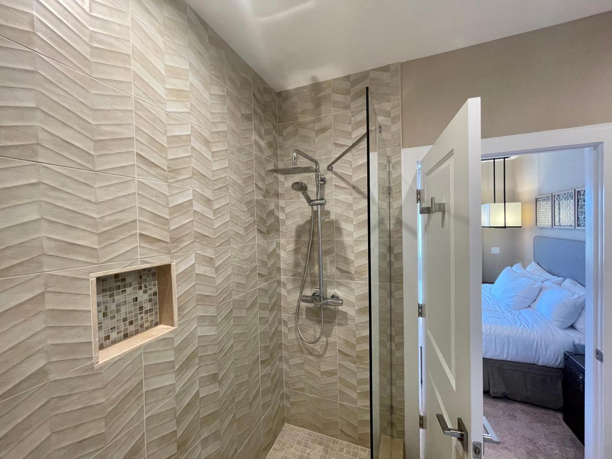 Luxury Home In Orlando With Private Hot Tub - 7 Min From Disney Parks - 3 Bedrooms And 4 Bathrooms! ภายนอก รูปภาพ