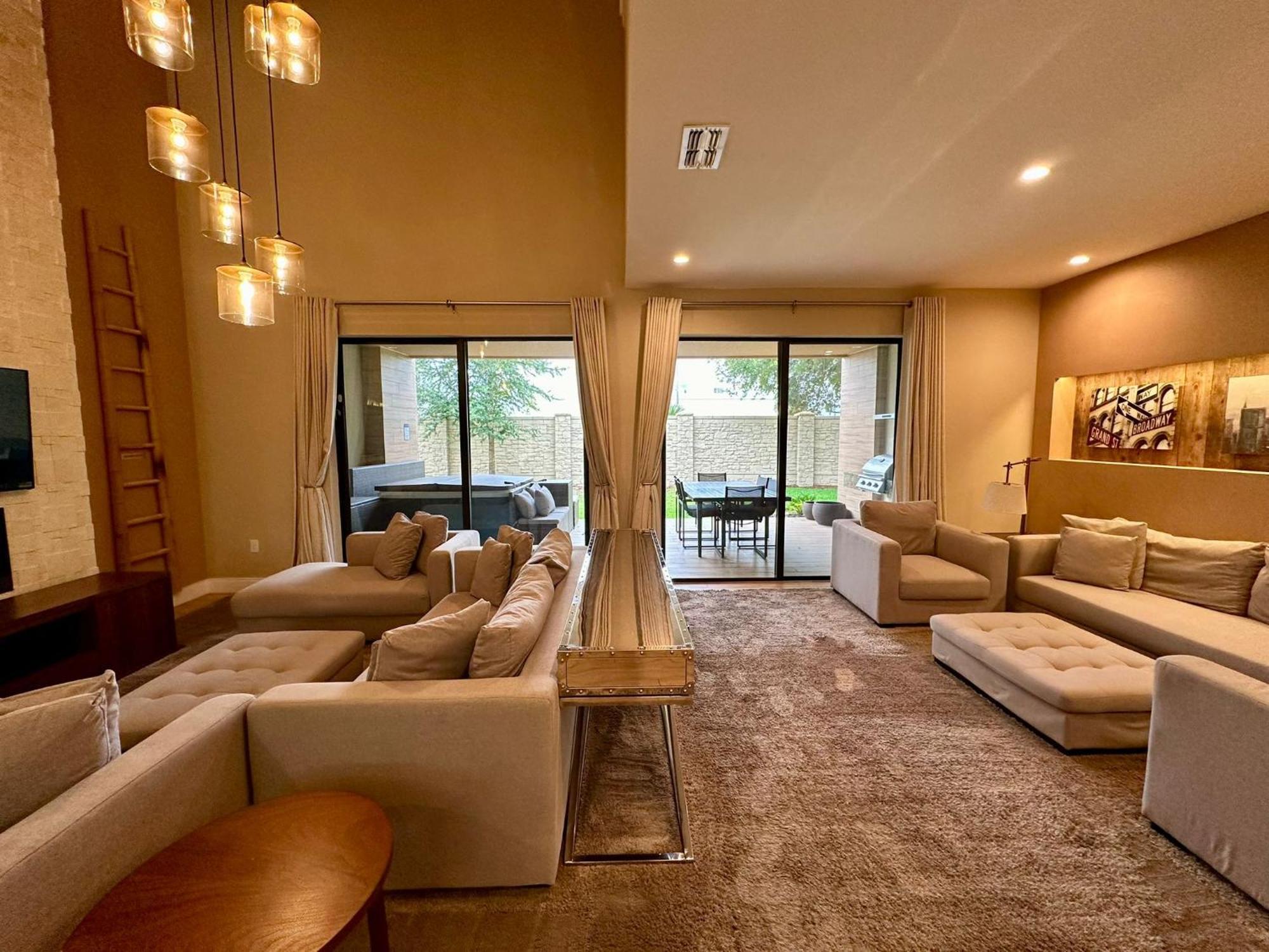 Luxury Home In Orlando With Private Hot Tub - 7 Min From Disney Parks - 3 Bedrooms And 4 Bathrooms! ภายนอก รูปภาพ