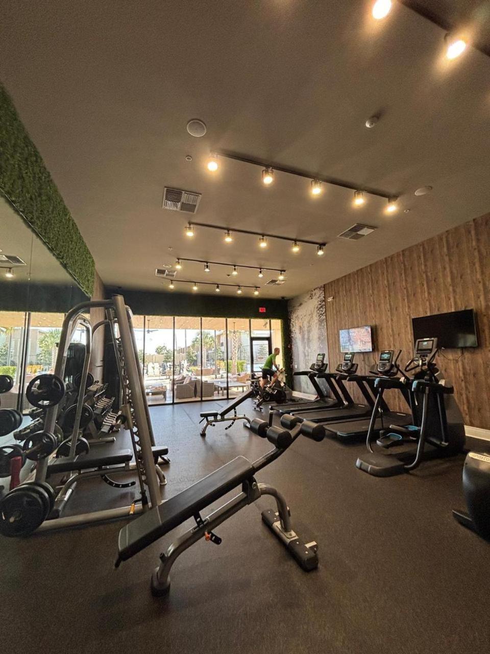 Luxury Home In Orlando With Private Hot Tub - 7 Min From Disney Parks - 3 Bedrooms And 4 Bathrooms! ภายนอก รูปภาพ